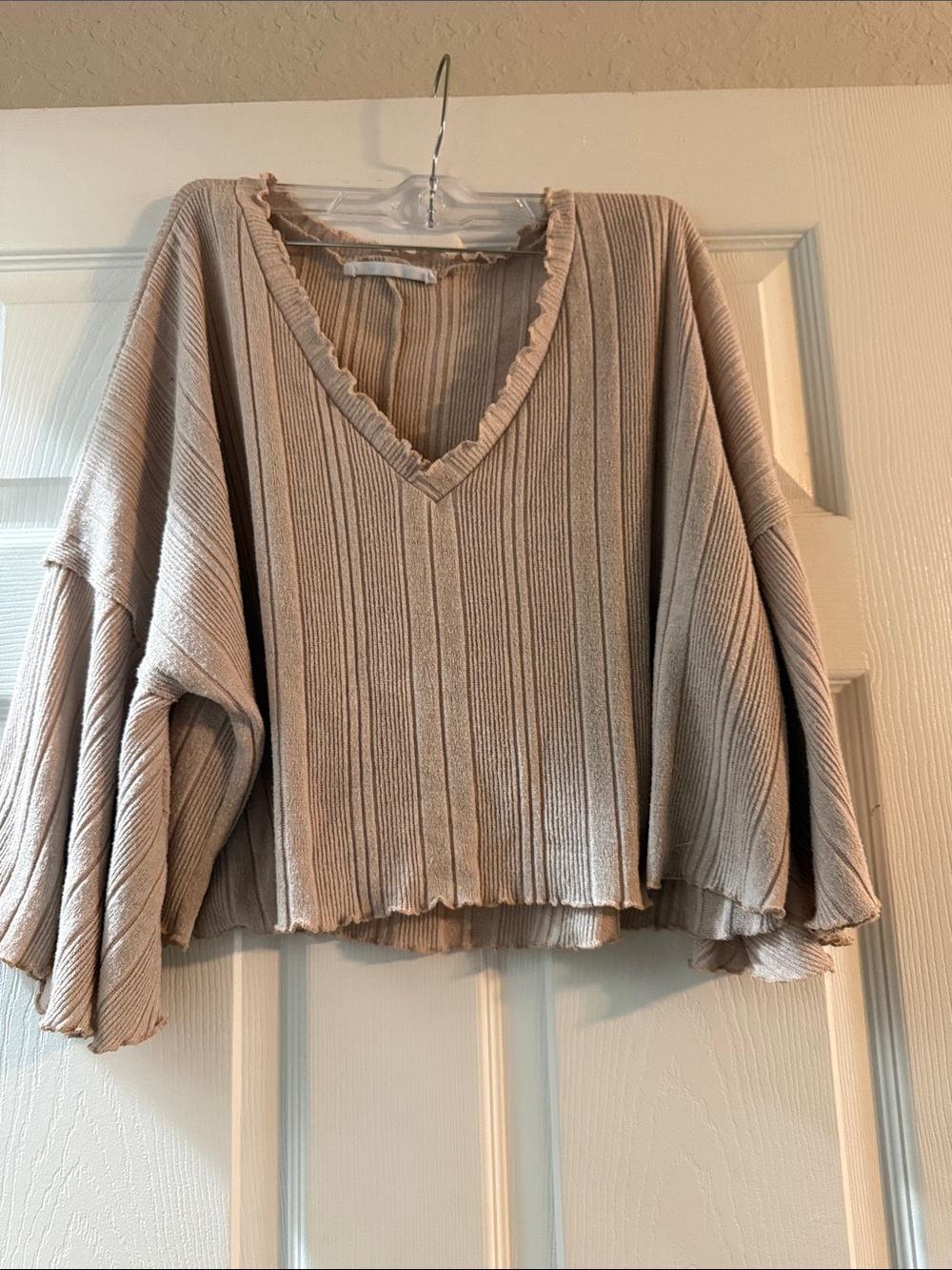 E2 Women’s Beige Ribbed Knit V-Neck Bell Sleeve Sweater Size S